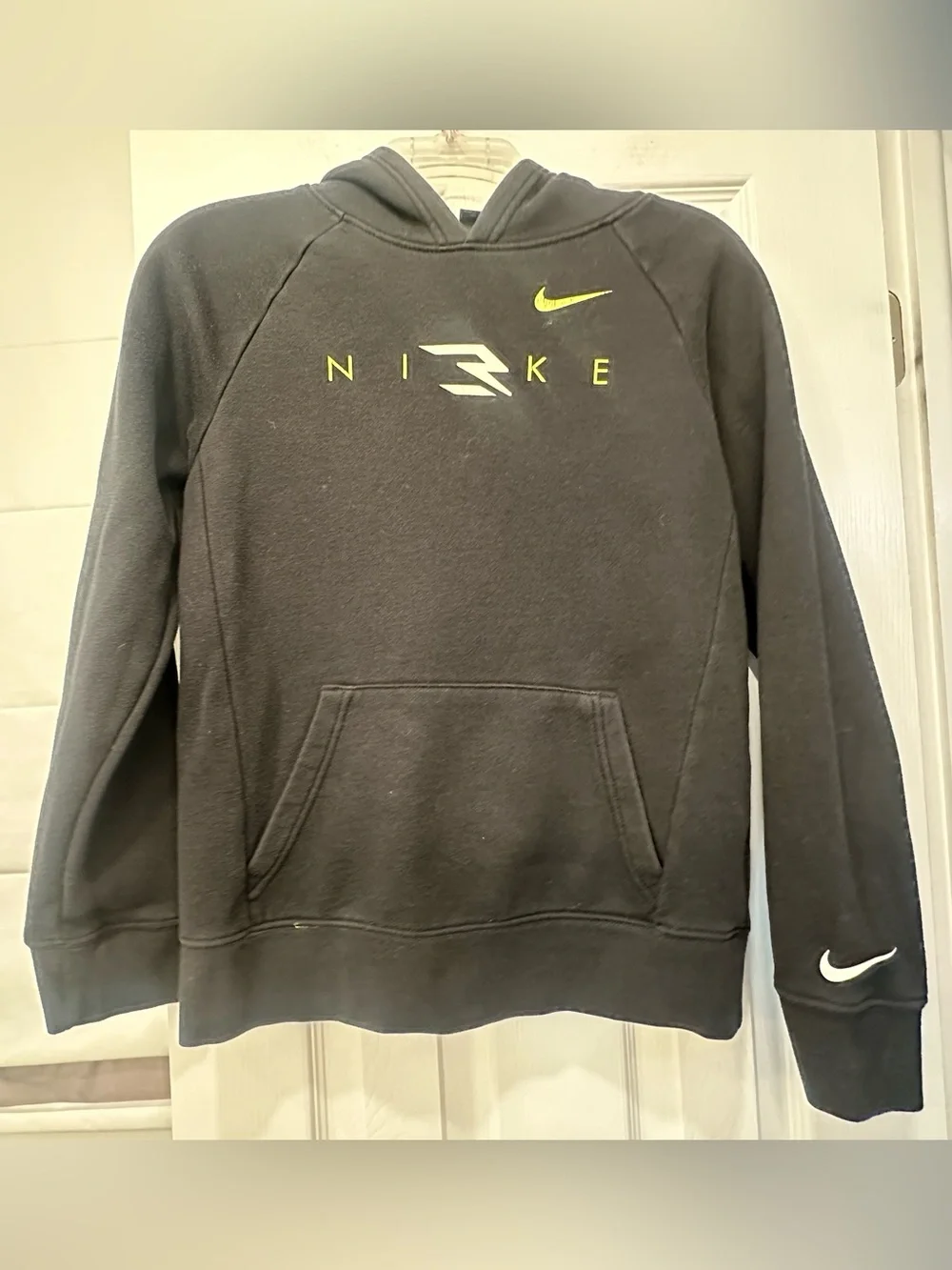 Nike Black Athletic Hoodie Pullover Sweatshirt - Size Youth Large